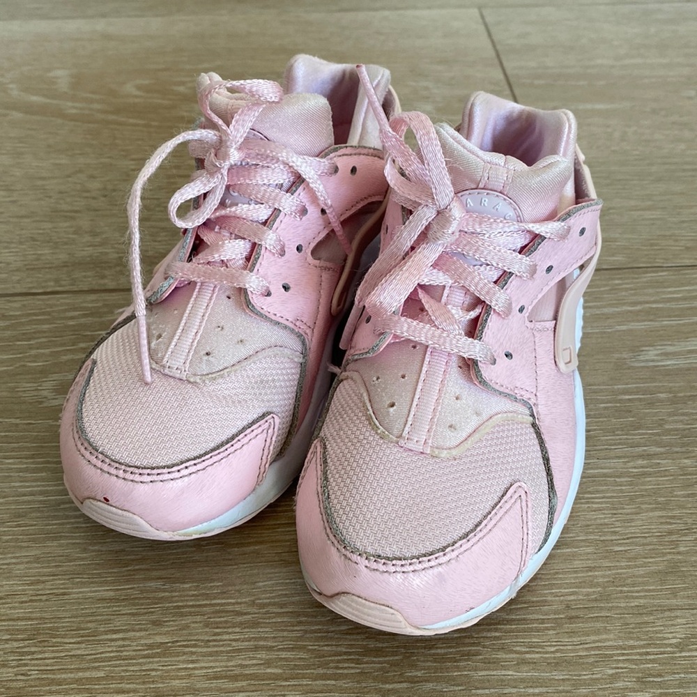 Nike Air pink huarache sneakers! Girls size 12.5